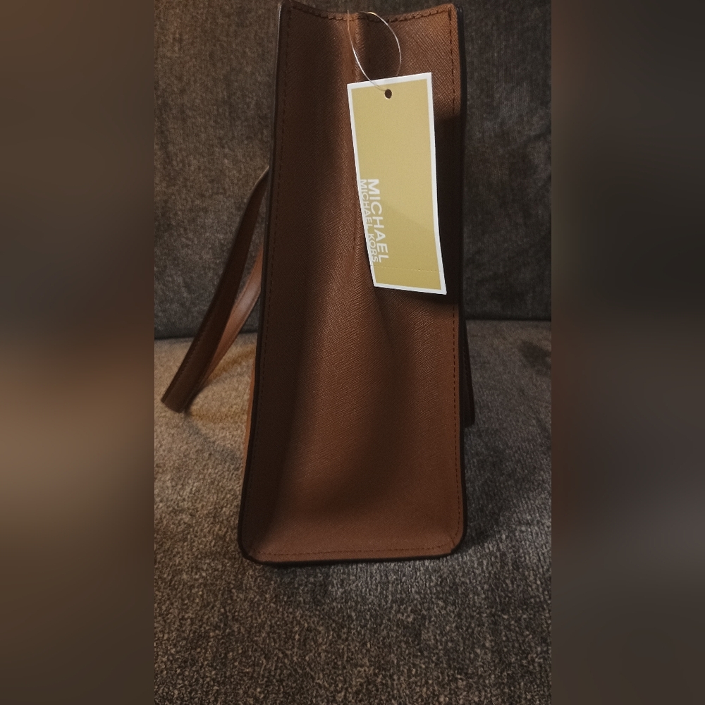 Micheal Kors Saffiano Leather Jet Set Travel tote- Authenticated Brand New - Picture 5 of 17